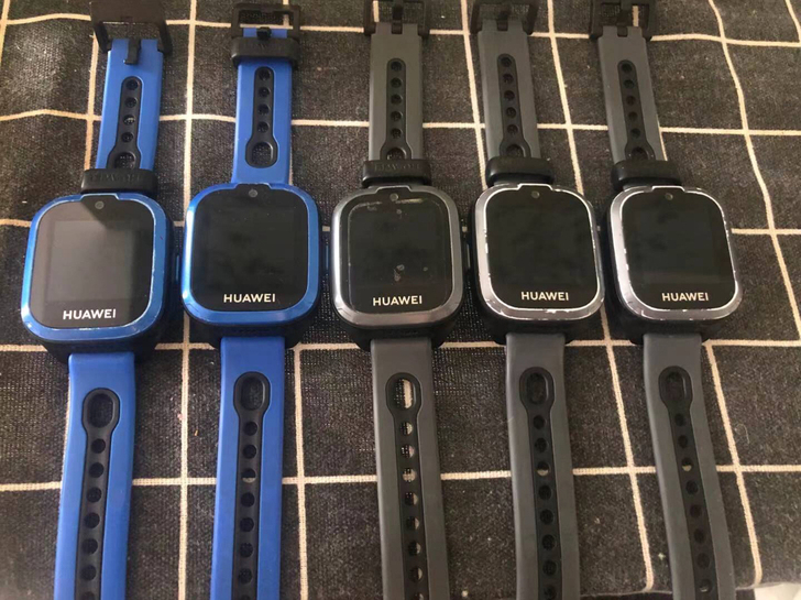 华为儿童手表3，屏幕很好，四周有剐蹭，无暗...