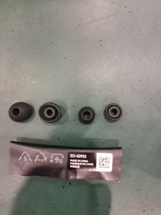 三星入耳式耳机耳堵，一套大小。