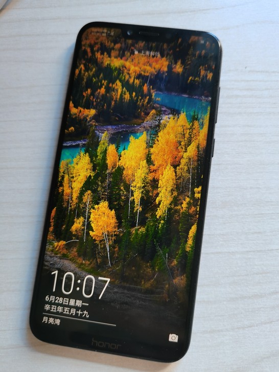 闲置手机，荣耀play  成色和参数如图，...