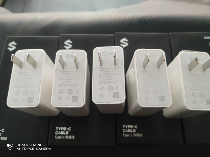 #粉丝福利# 黑鲨65W充电头和原版6A原...