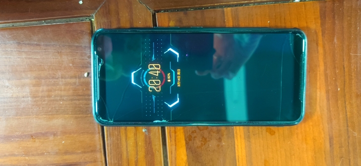 自用主力rog3游戏手机，手机整体无划痕，...