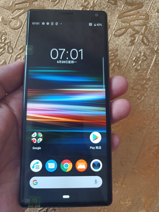 索尼xperia10功能正常，电池耐用。显...