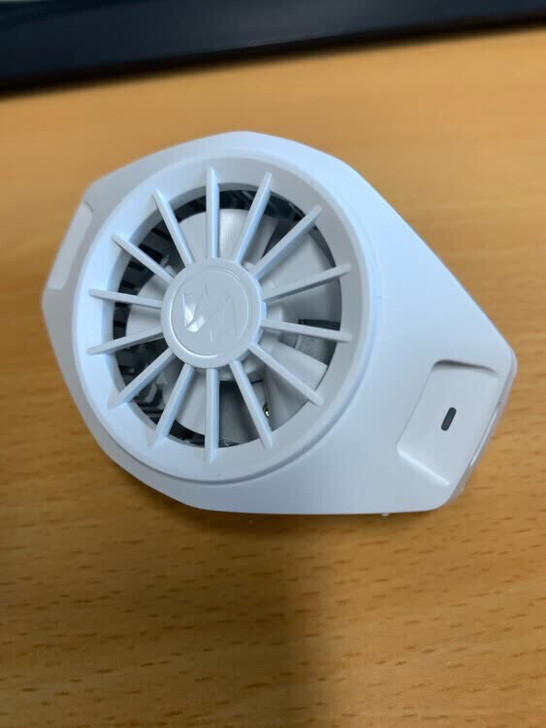 黑鲨冰封散热背夹 低音运行 秒级制冷 手机...