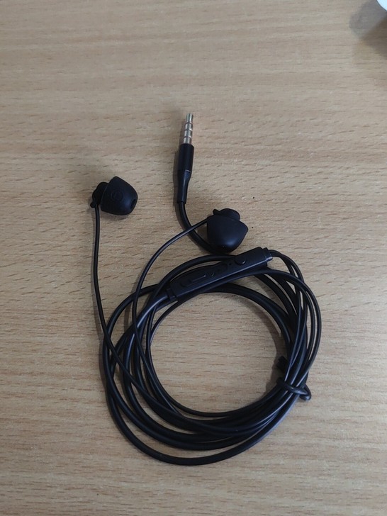 入耳式耳机，重低音耳机，全新包邮。