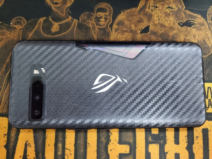 ROG3 经典版 12+128，865pl...