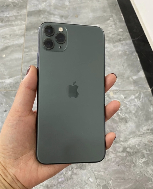 女生自用Iphone 11pormax苹果...