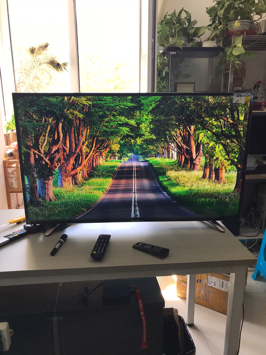 海信40寸LED平板液晶电视 有质保