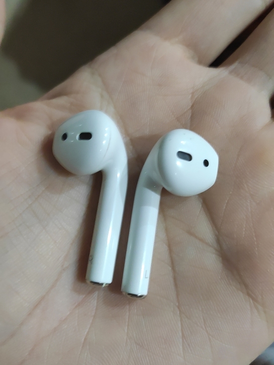 Airpods二代的左右耳 没仓 左耳有磕...