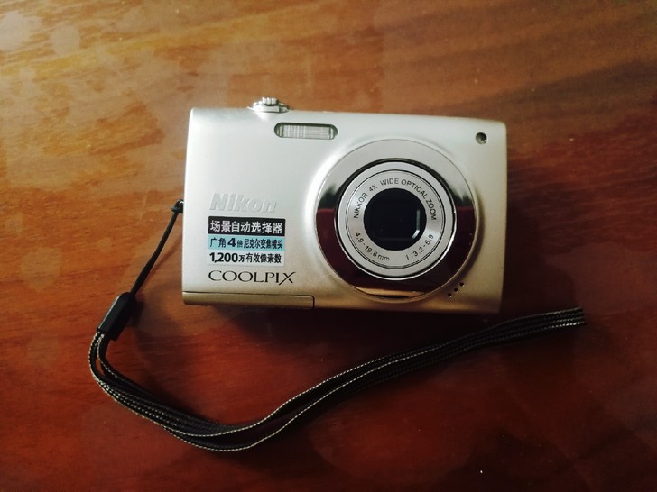尼康电子照相机COOLPIXS2500