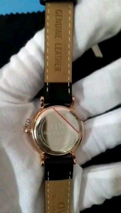 DW手表男士女士转卖，九成九新，欢迎前来购买
