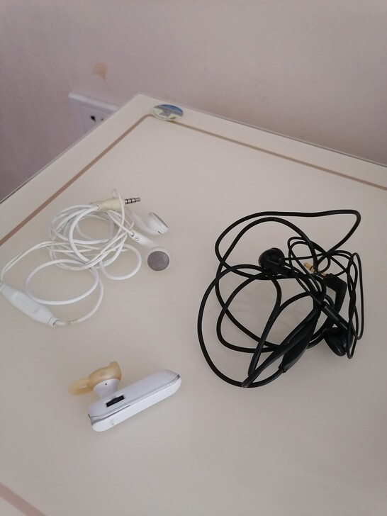 各种耳机打包价，3个的价格，有手机耳机索爱...
