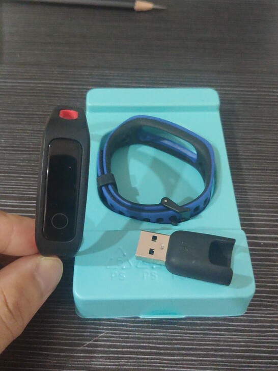 荣耀手环，以前购买荣耀V30手机赠送的，孩...
