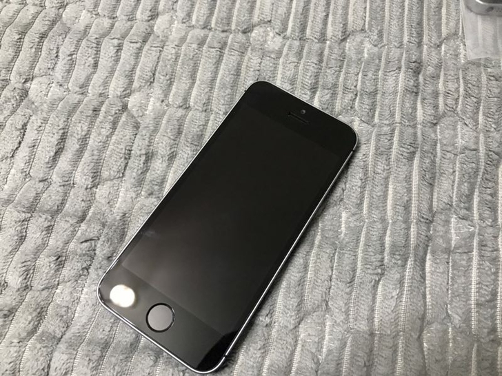 99新激活未使用苹果SE插卡即用iPhon...