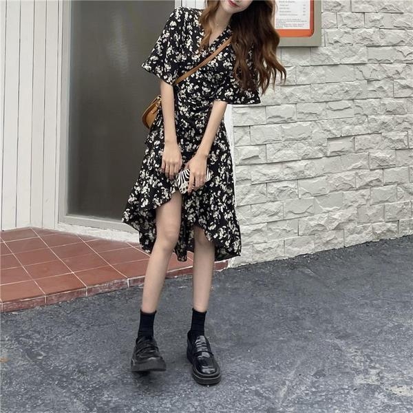 碎花连衣裙女夏装法式初恋森系甜辣风ins超...