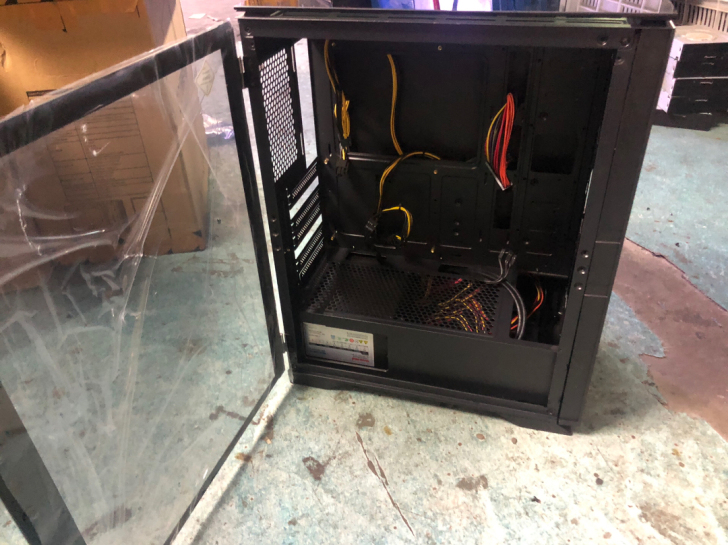 鑫谷机箱 侧透 磁吸 膜都还没撕 ...