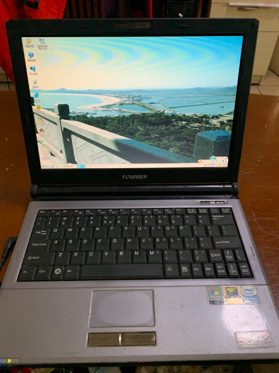 方正笔记本，有10年了，会卡，做做文档，看...