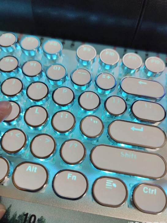 （全新）机械键盘朋克游戏电竞青轴有线笔记本...