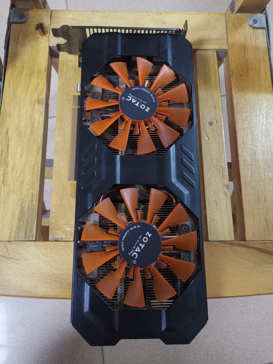 拆机索泰GTⅩ760 2G D5 霹雳版显卡