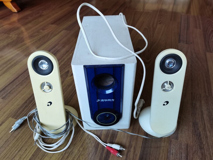 清华同方电脑音箱一套，吉林市上门自取。