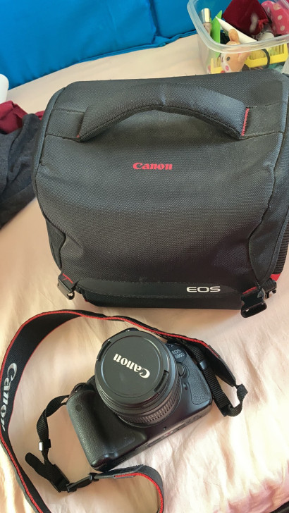 佳能600D套机，外观99新，比较少用外观...