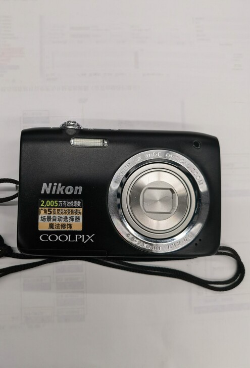 九成新，尼康s2800，带存储卡，相机套，...