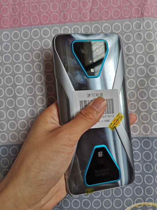 黑鲨3游戏手机   配置8+128gb，无...