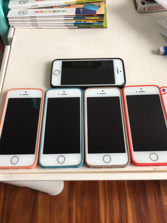 苹果5s 移动联通双4g 有指纹 功能完好。