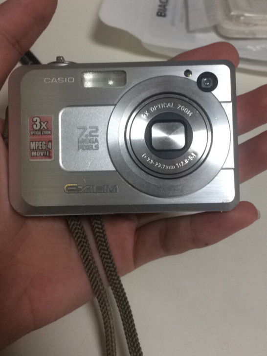 卡西欧相机EX-Z750，电池盖和屏幕有点...