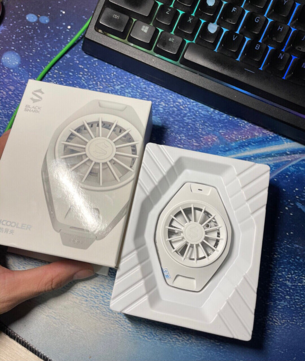 黑鲨冰封散热背夹 小巧精准 秒级制冷 低音...