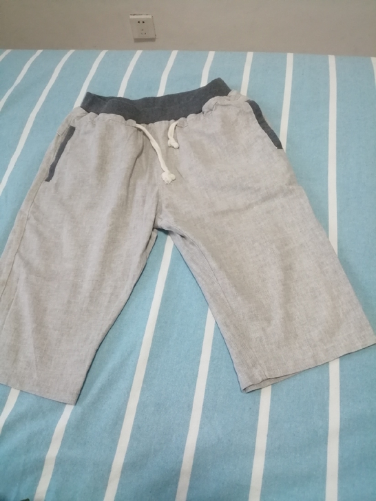 几乎全新亚麻男短裤，实体店购入，臀围60，...