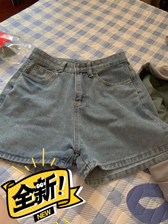 开叉阔腿牛仔短裤