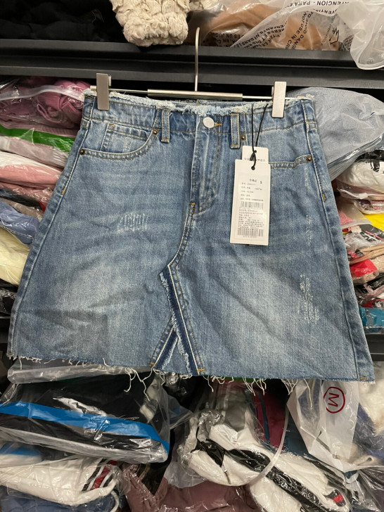 包邮全是新带着吊带加末 jamor 牛仔短...