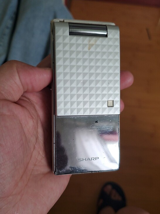 夏普9120c 老手机，没有电池后盖，但是...