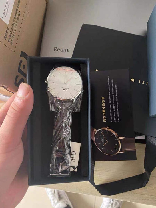 单款dw手表  朋友送这玩意儿  不感兴趣...