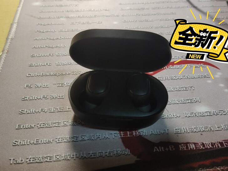 红米耳机，全新，买完用过1次就没用过了