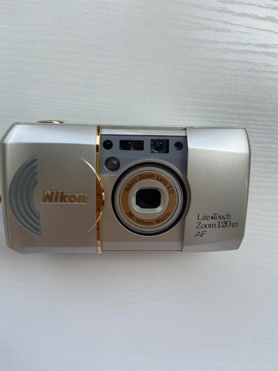 尼康胶卷相机，尼康ZOOm 120ED。相...