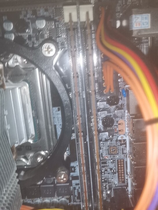 出张8g服务器内存，升级电脑闲置一条。