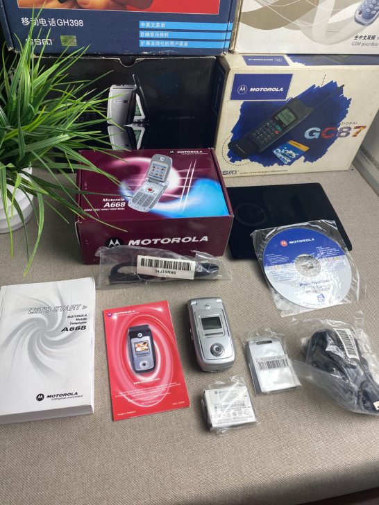 摩托罗拉A668手机 全新全套 三码合一