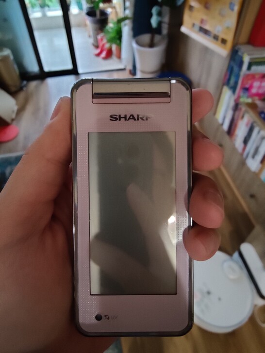 夏普sharp翻盖手机情怀依旧