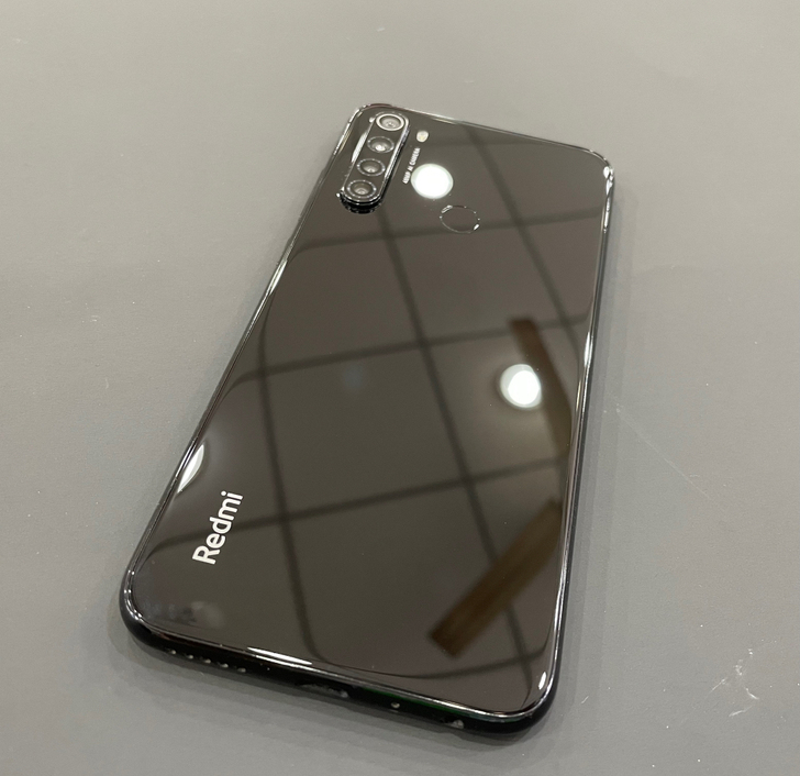 红米Note8,6+128,黑色.用了半年...
