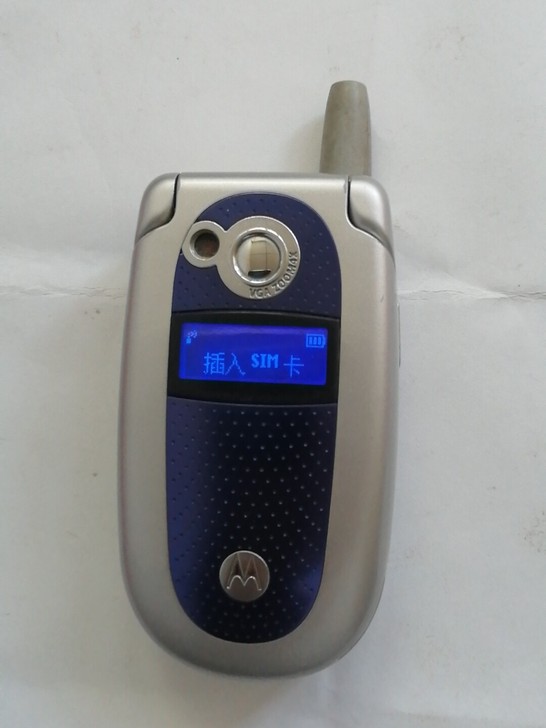 摩托罗拉V303手机，开机能打112，配件...
