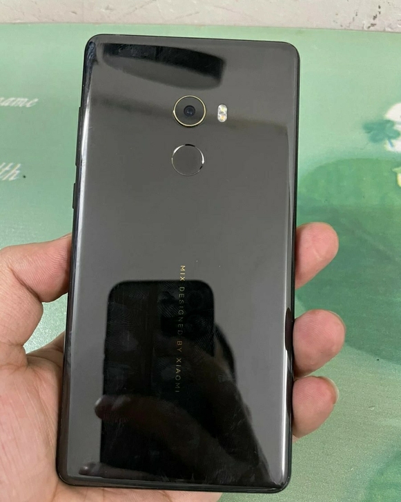 自用小米mix2。6+64。黑色。骁龙83...