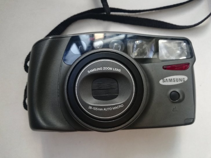 三星照相机全品黑色的,上胶卷的那种,收藏级...