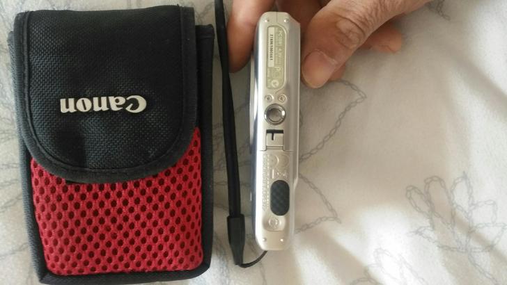 佳能相机原装佳能相机，基本全新，带内存卡，...