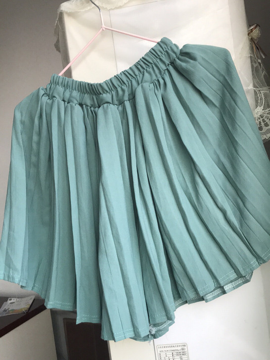 全新正品两条裙裤,没穿过,雪纺的,上身好看...