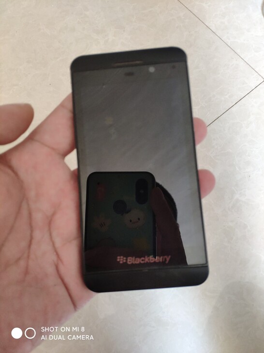 黑莓Z10手机，开机功能正常，没试过插卡，...