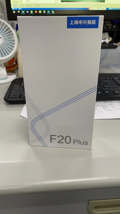 中兴手机公司发的全新。