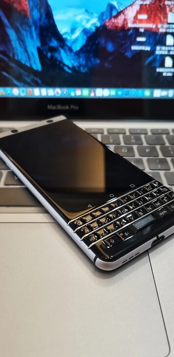 黑莓keyone，手机全套，库存机非二手