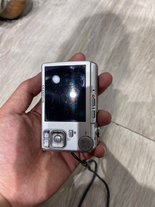 松下fe-320卡片相机，相机屏幕有划痕轻...