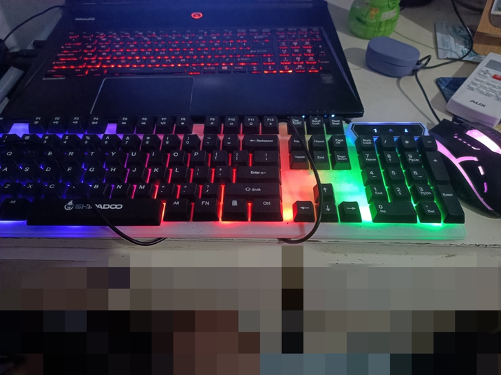 电脑键盘和鼠标一套 键盘是薄膜的带弹簧